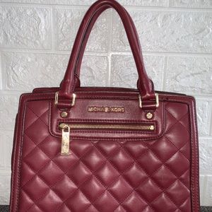 Micheal Kors bag. Can also be used as a cross body